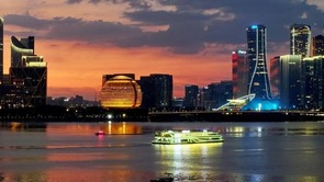  Hangzhou is sunny, hot and hot, and the continuous sunset reflects the Qianjiang River