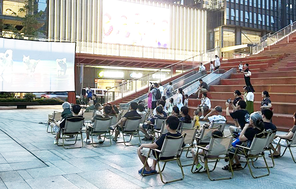 百花奖获奖影片街头展映 露天电影好City_fororder_露天电影现场-摄影-向芳瑶