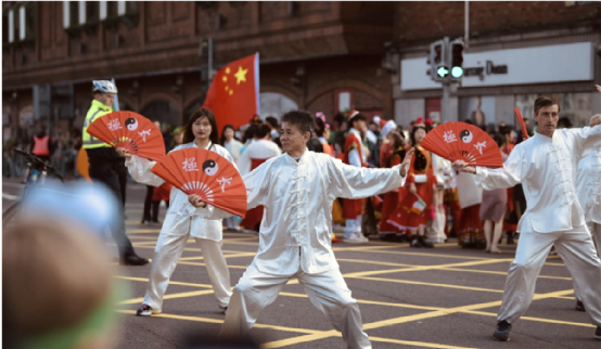 直通使领馆 | 中国驻爱尔兰大使何向东：建交45年 中爱经贸额翻了4200倍！