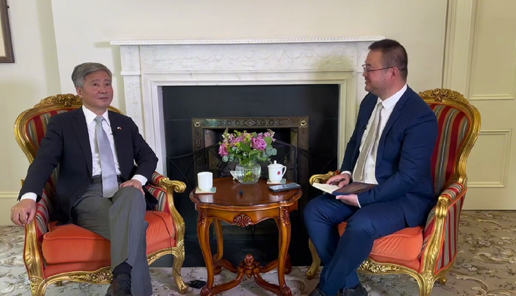 直通使领馆 | 中国驻爱尔兰大使何向东：建交45年 中爱经贸额翻了4200倍！