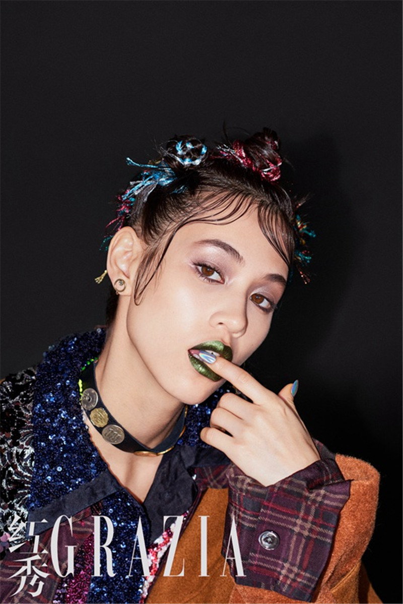 水原希子玩转12套造型红唇深受父母影响