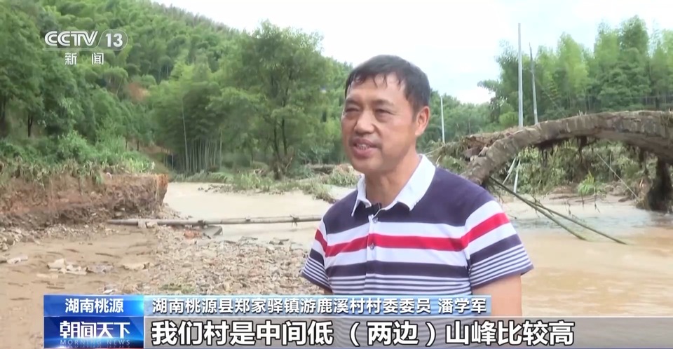 山洪来袭 他们冒着暴雨挨家通知村民转移