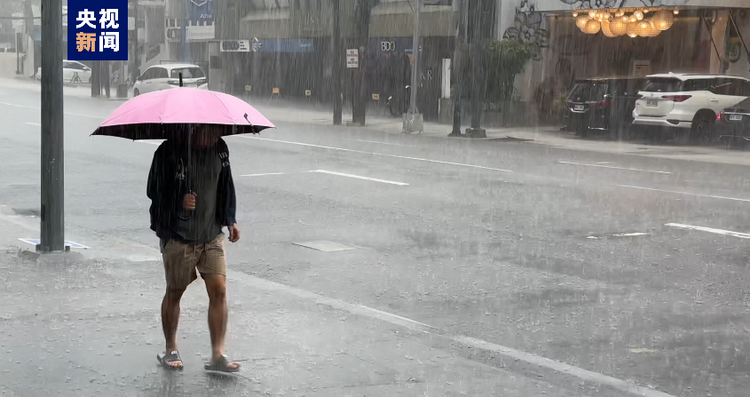 强降雨引发洪水 菲律宾首都大马尼拉地区宣布进入灾难状态