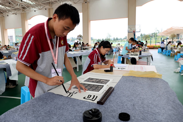 资阳市举办2024年度青少年书画传习大赛  乐至26名传习人参赛_fororder_活动现场 摄影 姚阳