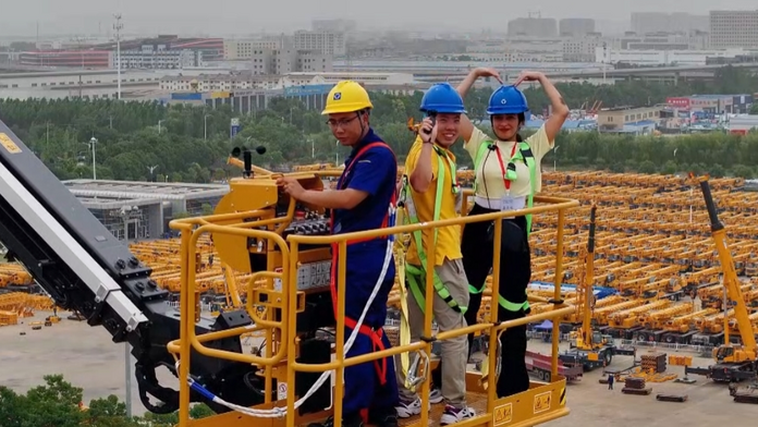 【2024打卡中国】超多震撼场面！看大国重器的“潮玩之心”