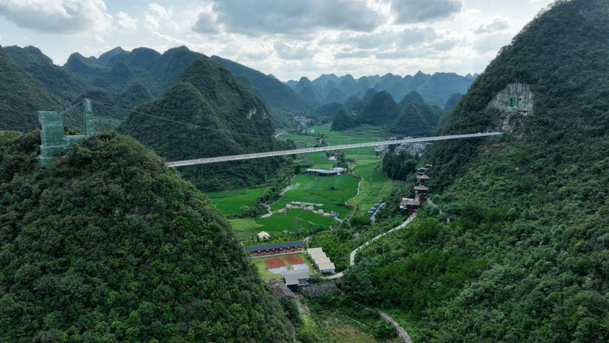 广西南丹：跨省区合作共建  各族群众旅游饭越吃越香