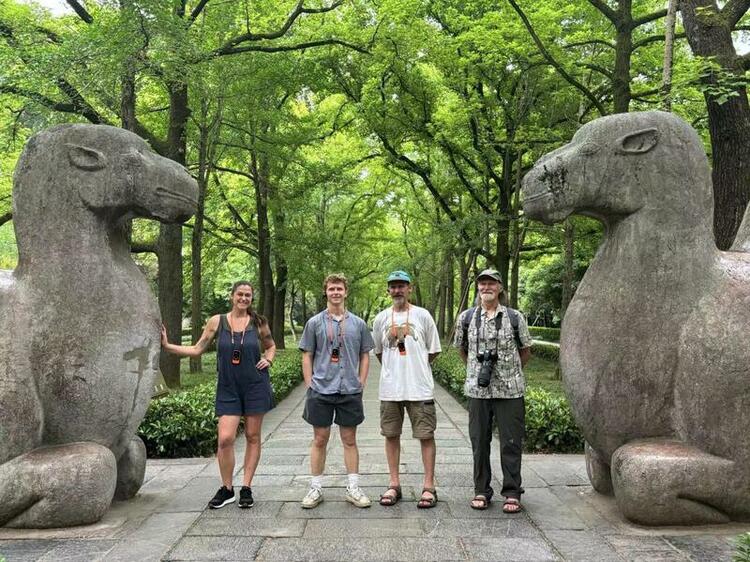 Reconnect（林查理家族的中国时间）