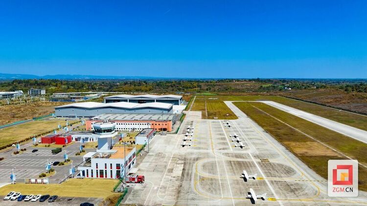 让有人机与无人机在蓝天上交相辉映！全国首例融合运行程序在自贡航空产业园上线