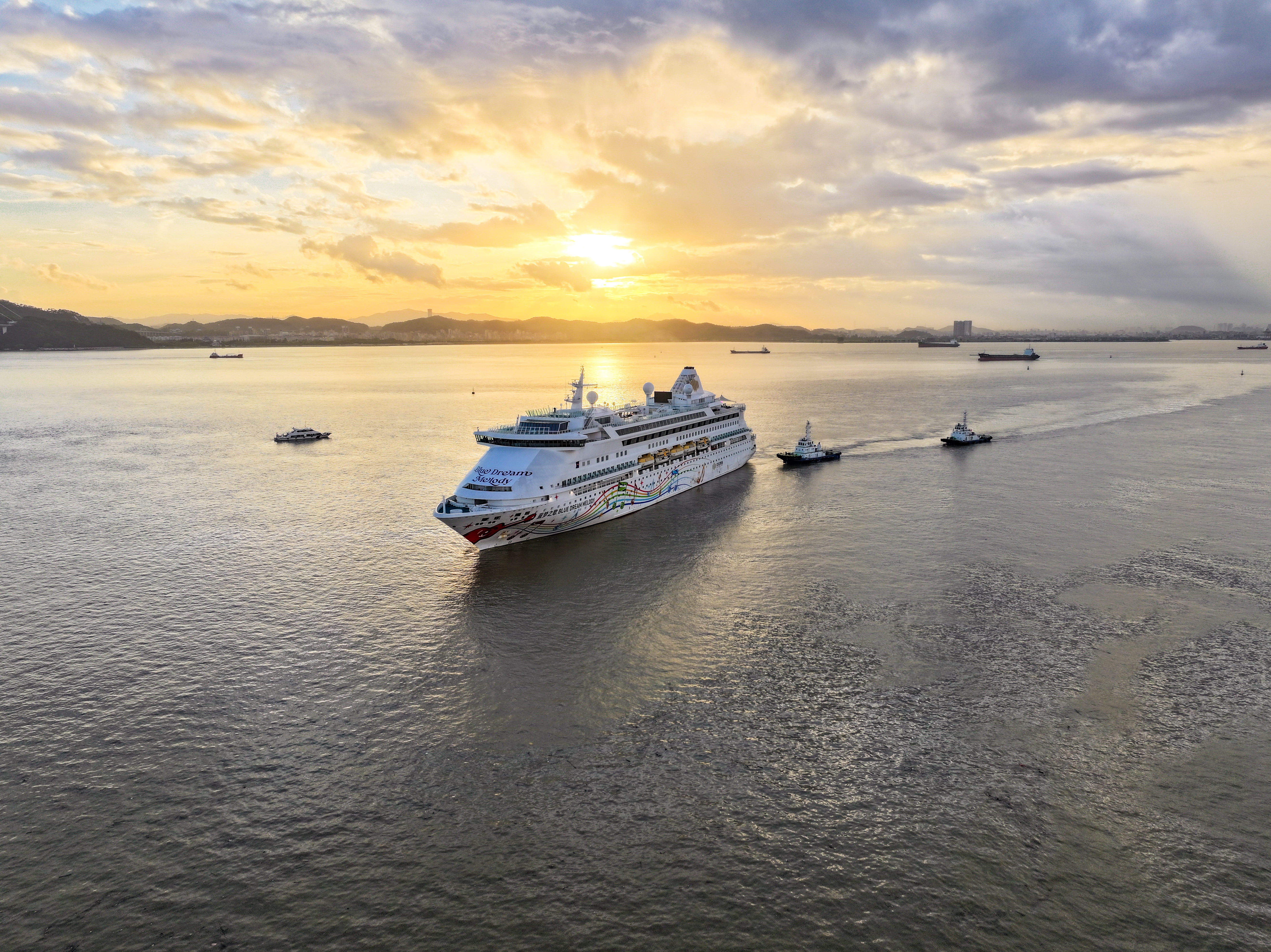 600余名旅客“尝鲜” 广州南沙国际邮轮母港开港开航_fororder_201