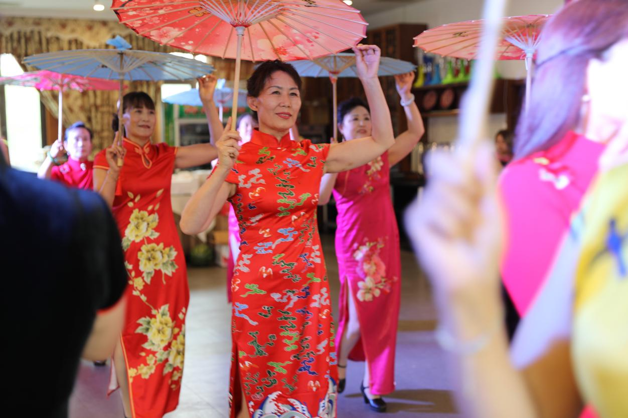 河北平泉：骏马操协会文艺演出喜迎“七一”_fororder_图片 2