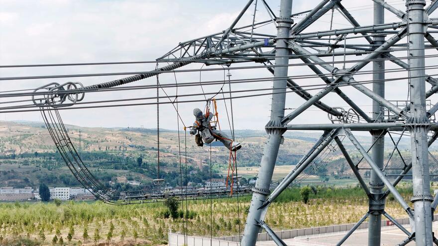 State Grid Shaanxi Electric Power Takes Measures to Bolster Power Grid for Peak Summer Demand_fororder_4