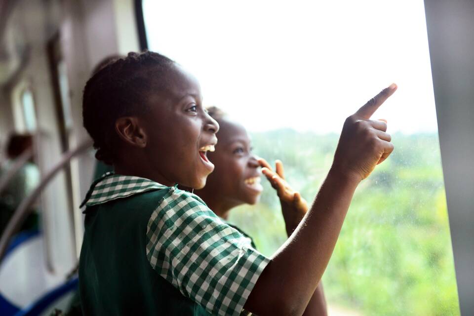成长，在路上_fororder_14.2尼日利亚小学生与阿布贾城铁
