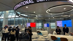 外籍人员一站式综合服务中心在上海浦东机场亮相