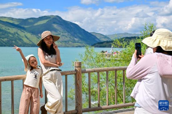 新疆旅游热度攀升 多地迎来客流高峰