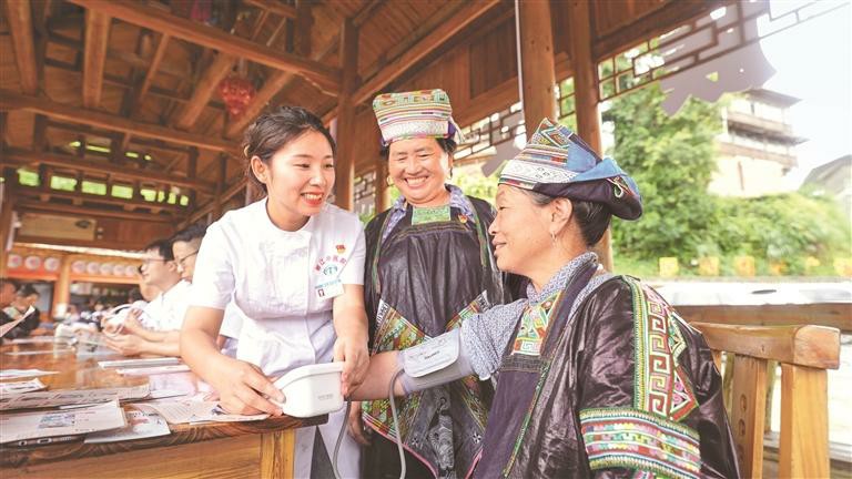 在基层“末梢”建服务“前哨” ——贵州省各地基层党组织党员干部用心用情为群众办实事解难事_fororder_bd3fa680-48cb-4f49-8249-a4d87b06a051