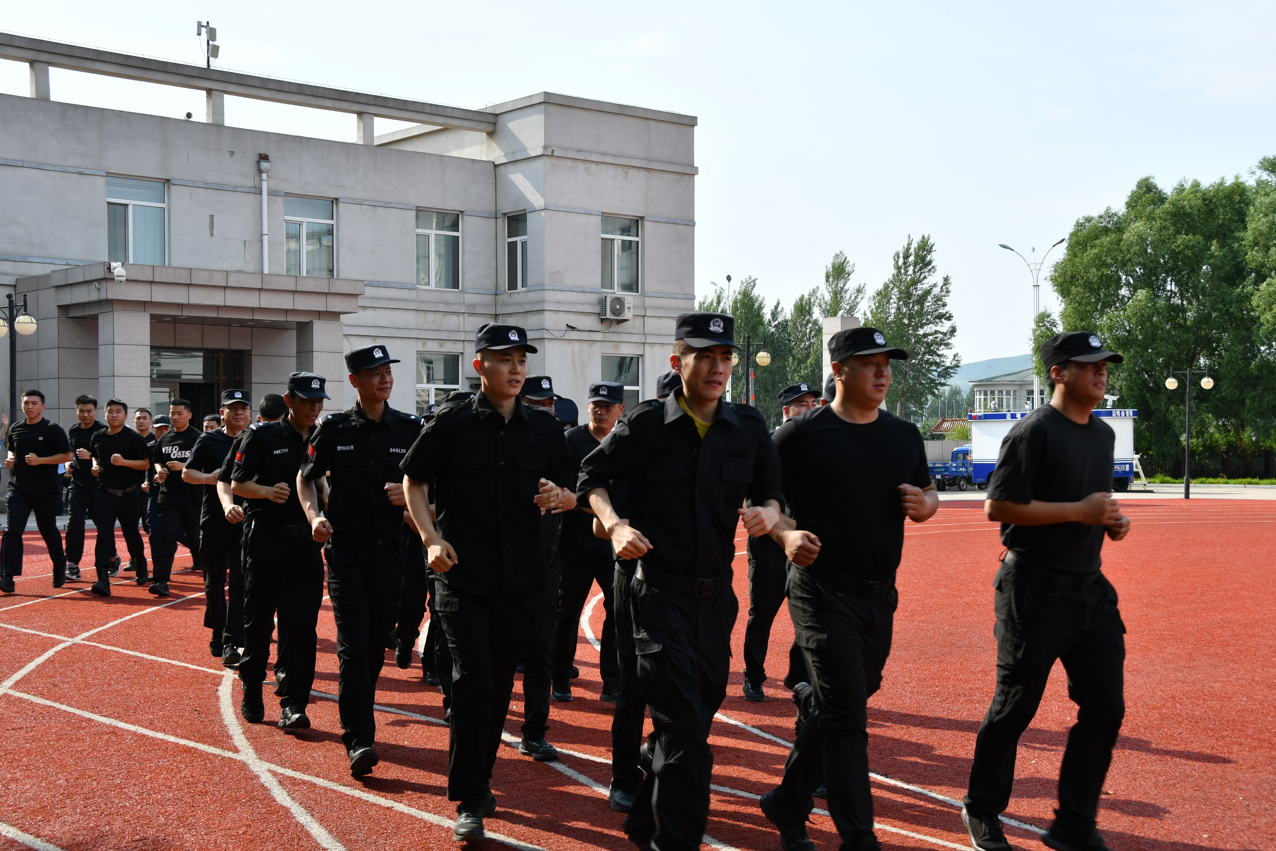 黑龙江省牡丹江穆棱市公安局组织开展全警实战大练兵活动_fororder_图片2