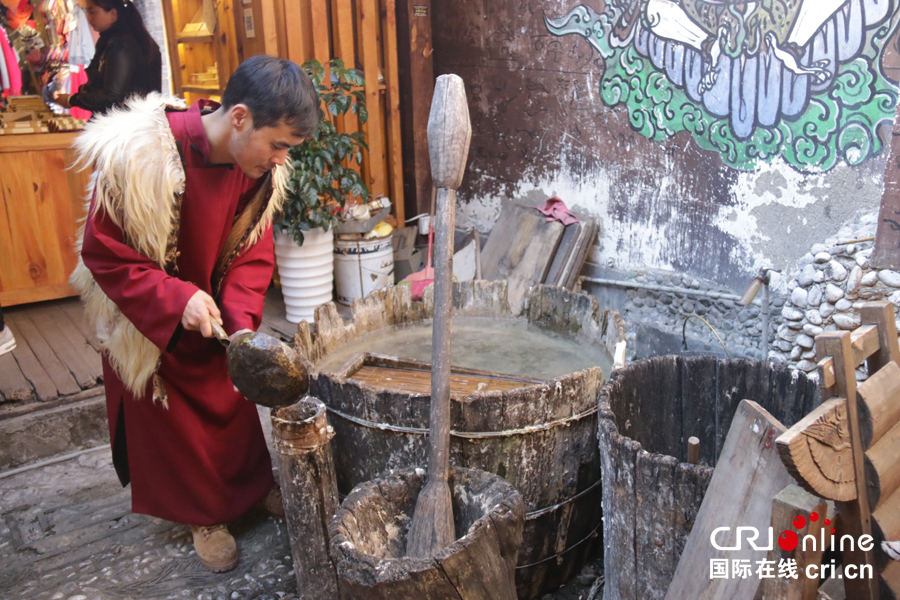 丽江纳西东巴造纸技艺历史悠久(组图)