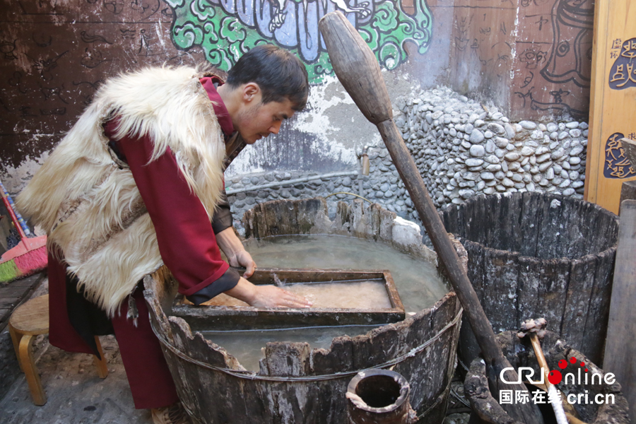 丽江纳西东巴造纸技艺历史悠久(组图)