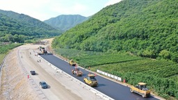 本桓高速公路十工区项目进入沥青路面施工