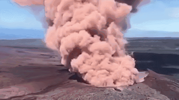 地震导致夏威夷的基拉韦厄火山（Kilauea volcano）一夜之间爆发，导致熔岩流入居民区，政府已下令该区域上万居民撤离。_fororder_c6ebdc0152fe4928b5bb5e7700c86b4c20180505090055