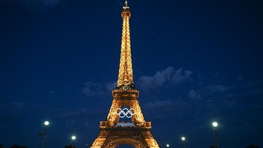 巴黎奧運會｜奧運五環閃耀埃菲爾鐵塔