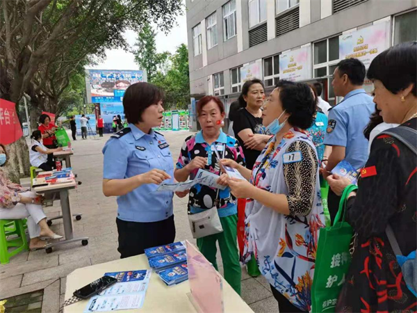 重庆两江民警黄丽静：深耕反诈“责任田” 为百姓账户“加把锁”_fororder_图片1