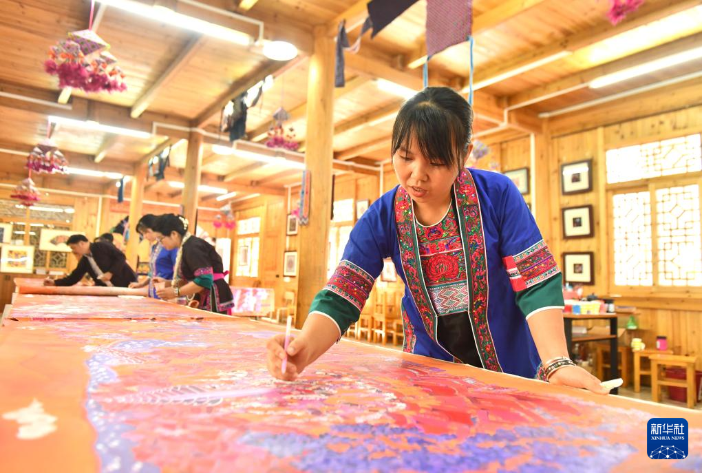 廣西三江:大力發展農民畫産業