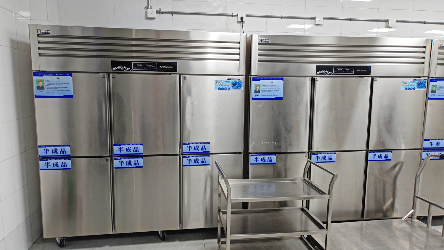 “双争”有我丨保定市满城区组织开展学校食堂观摩学习活动_fororder_市头村中学现代化的食堂后厨 摄影 贾林静