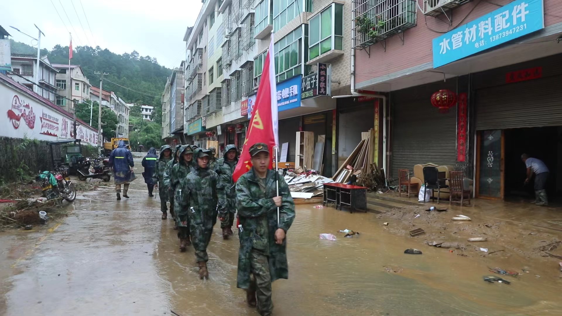 湖南绥宁遭遇特大暴雨 应急救援队10小时打通救援通道_fororder_微信图片_20240703112255