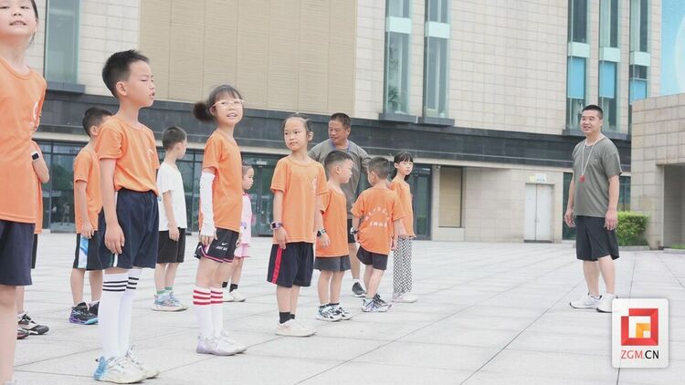 （转载）自贡高新区国湖社区：退役军人变身“孩子王”