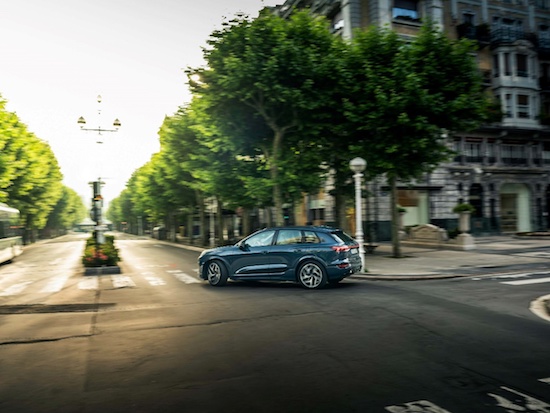 全方位精准调教为奥迪Q6 e-tron带来纯粹驾驶乐趣