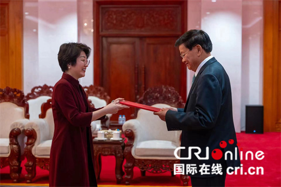 老挝国家主席通伦：赞赏习近平总书记坚持人民至上 秉持世界胸怀_fororder_image_202407051113