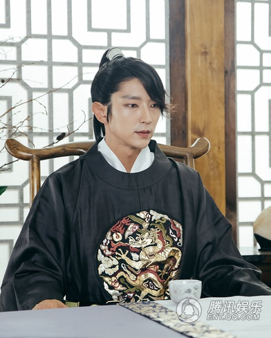 李鐘碩權志龍領銜超高人氣單眼皮小眼睛男神_娛樂_騰訊網