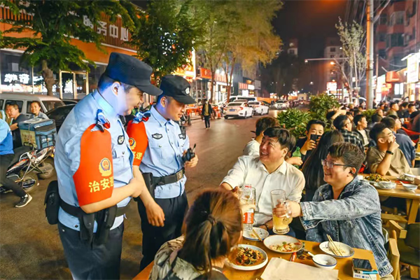 遼寧公安出動警力10.3萬餘人次開展夏夜治安巡查宣防集中統一行動_fororder_公安2