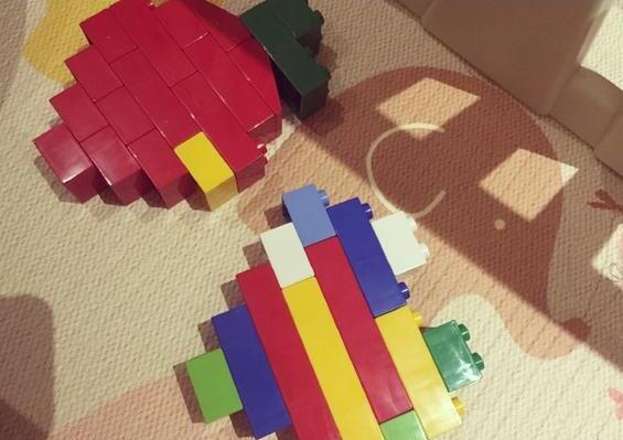 欧弟娇妻陪JOJO拼积木 童心大发拼了个仙女棒