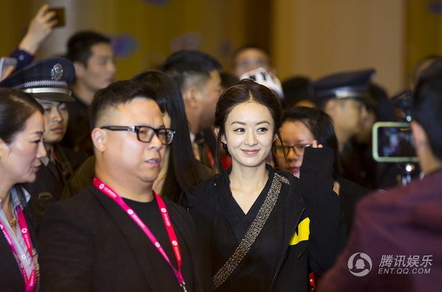 文荣奖颁奖典礼举行 黄轩赵丽颖夺视帝视后_娱乐_腾讯网