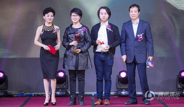 文荣奖颁奖典礼举行 黄轩赵丽颖夺视帝视后_娱乐_腾讯网