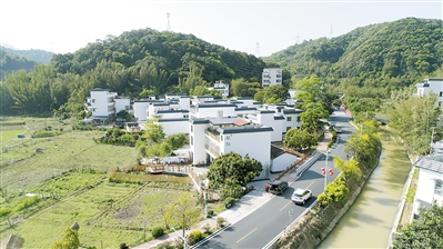 青旅影視城 開進特色村