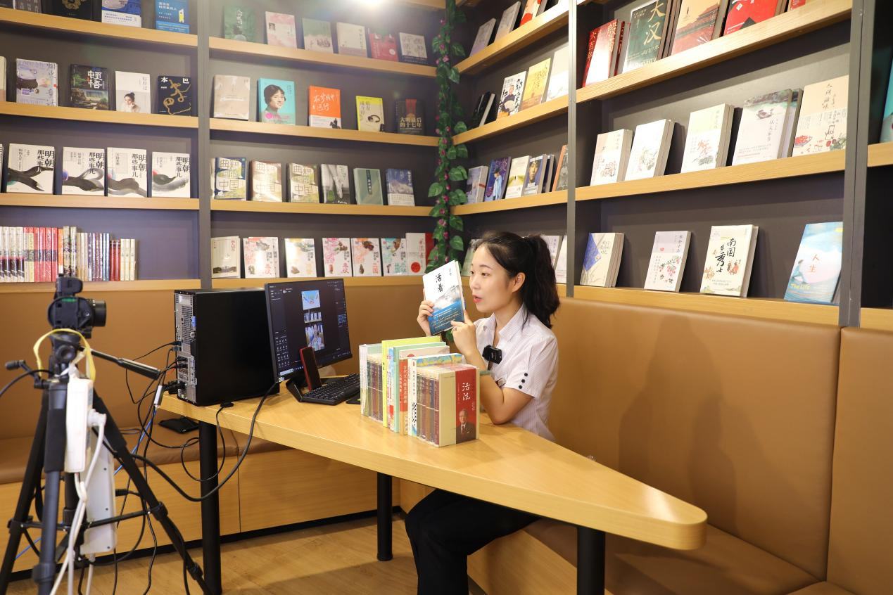 河北平泉：惠民书市让读者感受“阅读乐趣”_fororder_图片 2