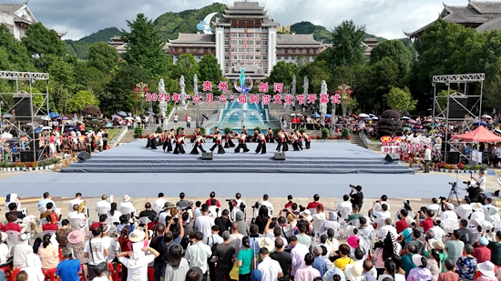 贵州剑河仰阿莎文化节开幕 诚邀游客共赴夏日狂欢_fororder_2024年剑河县“六月六”仰阿莎文化节开幕式全景.JPG