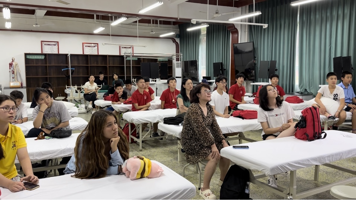 （转载）探寻中医智慧 2024海外华裔青少年夏令营走进成都中医药大学