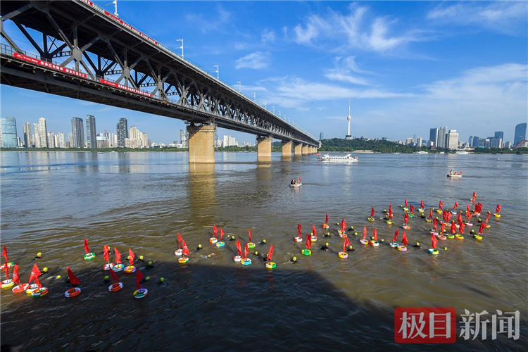 一年一度的渡江节来了！千名勇士搏浪长江，不渡长江非好汉！_fororder_微信图片_20240809093342