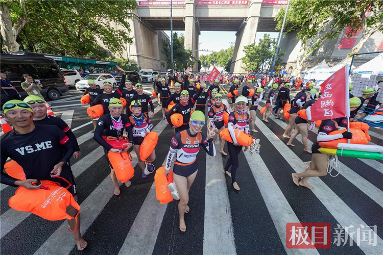 一年一度的渡江节来了！千名勇士搏浪长江，不渡长江非好汉！_fororder_微信图片_20240809093447