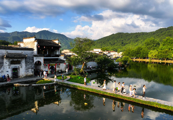 奋楫扬帆勇向前——世界眼中的新时代中国改革开放