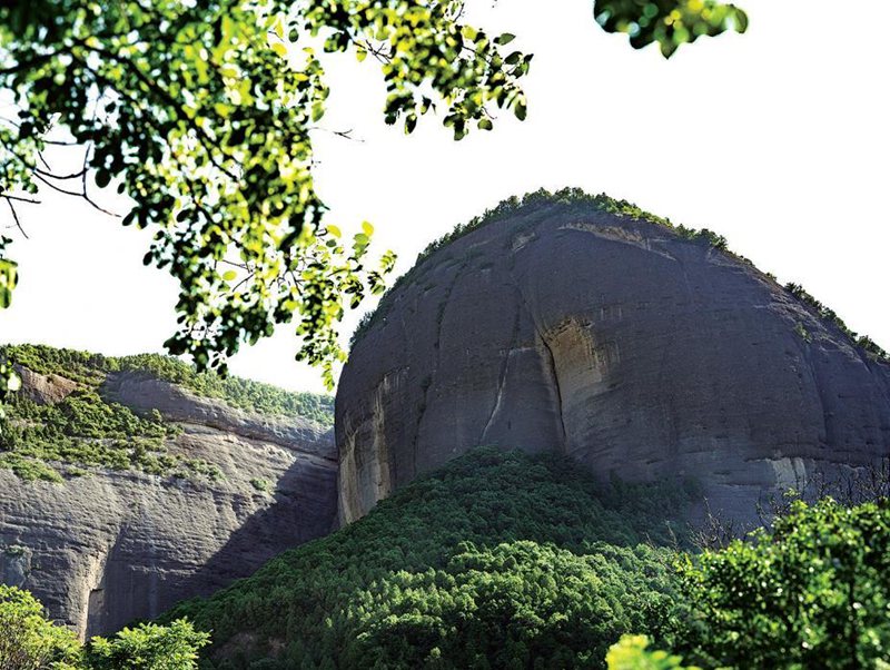 丹霞绝艳独傲世 千古奇观宛如画