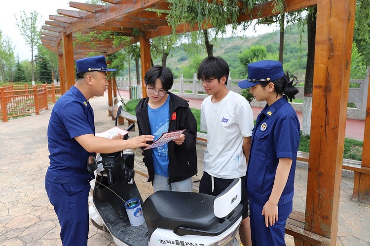 【原创】甘肃陇南西和消防积极开展电动自行车消防安全海报张贴工作_fororder_4