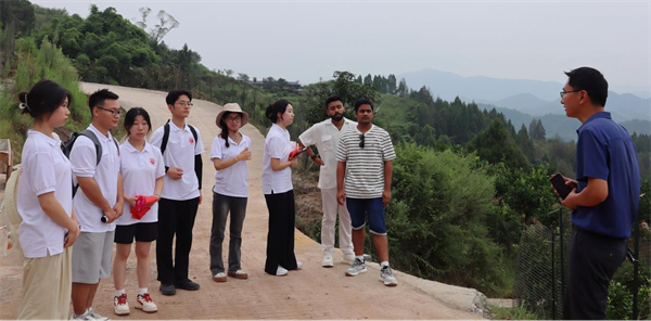 重庆理工大学外国语学院：中外学子携手共探乡村振兴新举措_fororder_图片1