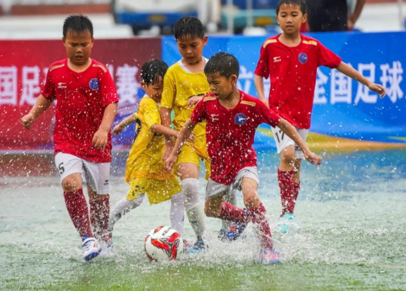 2024년 '리하오컵' 청소년 축구 여름 시리즈 초청경기, 하이양시서 성공리 개막_fororder_图片 2