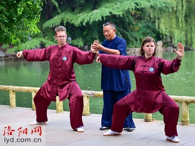 Foreigners Come to Luoyang to Learn Tai Chi_fororder_图片2