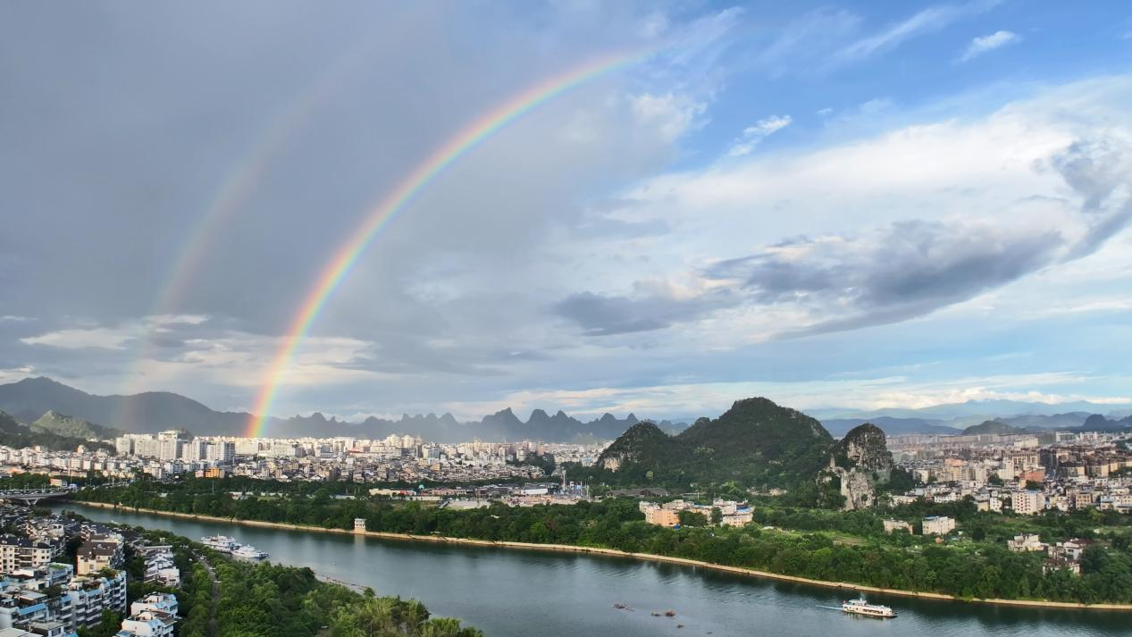 桂林城区上空现“双彩虹”美景_fororder_图片4